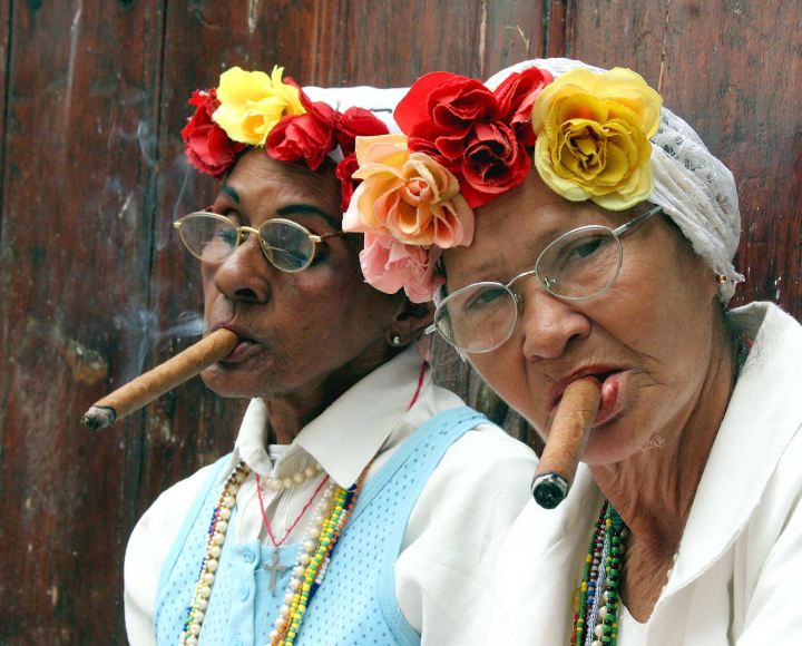 old-ladies_cigars1